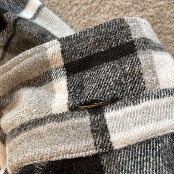 Plaid flannel Shacket - Picture 10 of 10